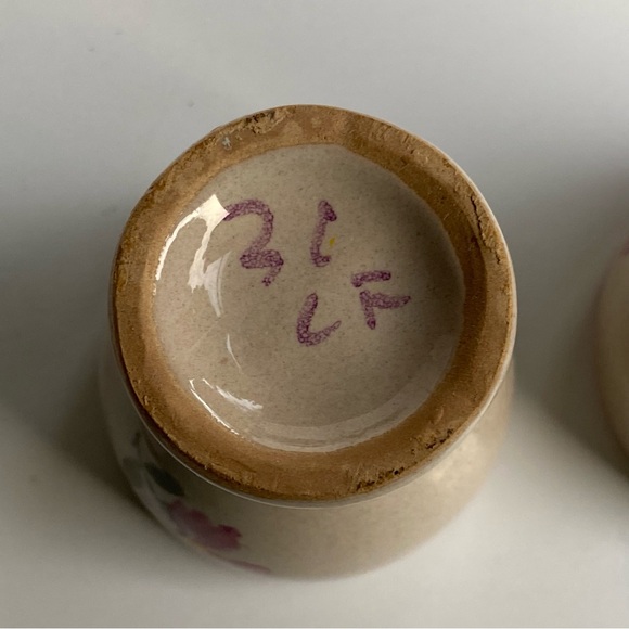 2 Egg Cups Pottery Signed Beige Pink Trim Flowers EUC Breakfast Eggs Easter - Picture 6 of 16